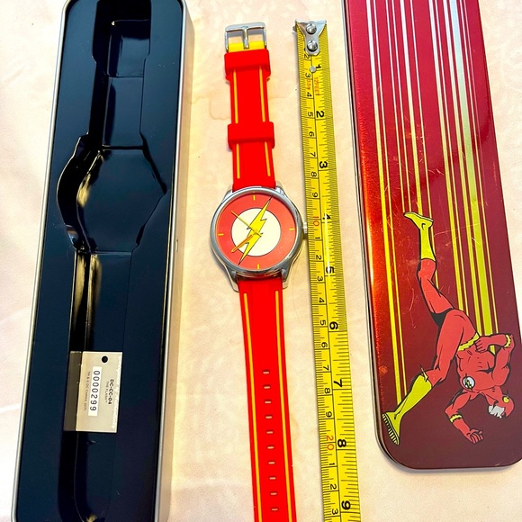 Authentic Eaglemoss DC Comic The Flash watch - Picture 3 of 6